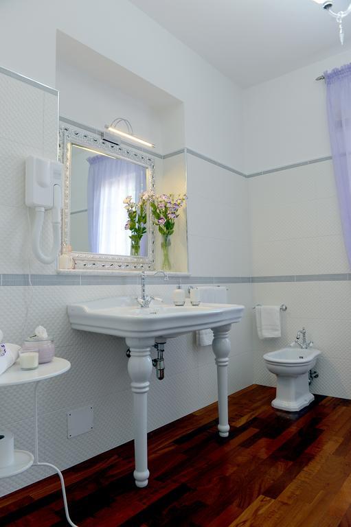 Il Giardino Delle Jacaranda Bed & Breakfast Talsano Oda fotoğraf